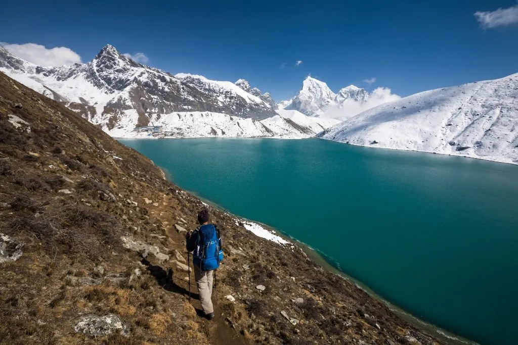 Le trekking près du lac Gokyo offre des vues inoubliables